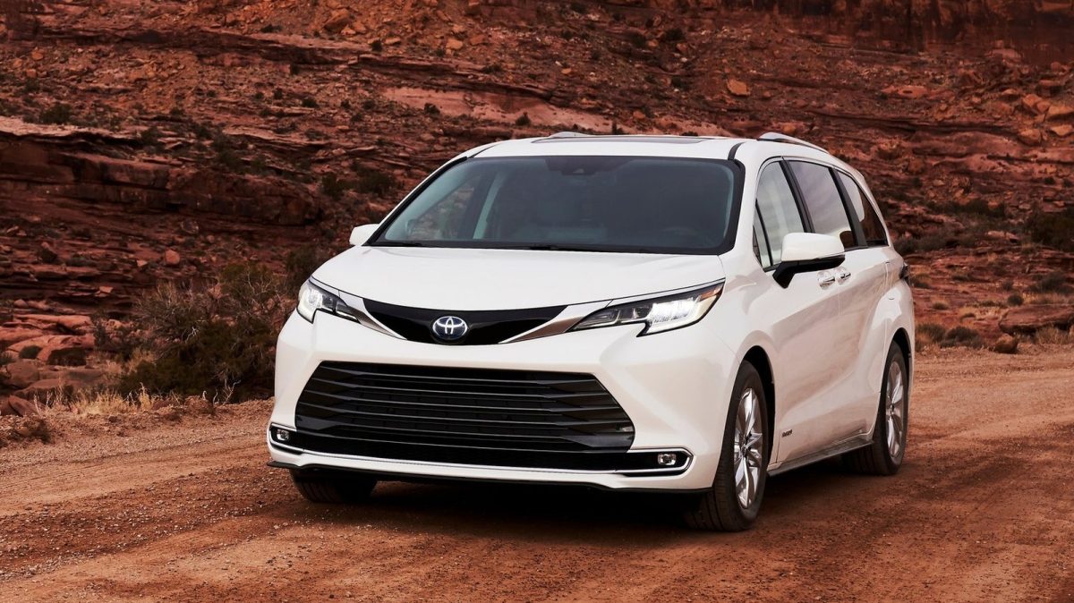 Toyota Sienna Magnolia Edition با کشویی "درهای انبار"