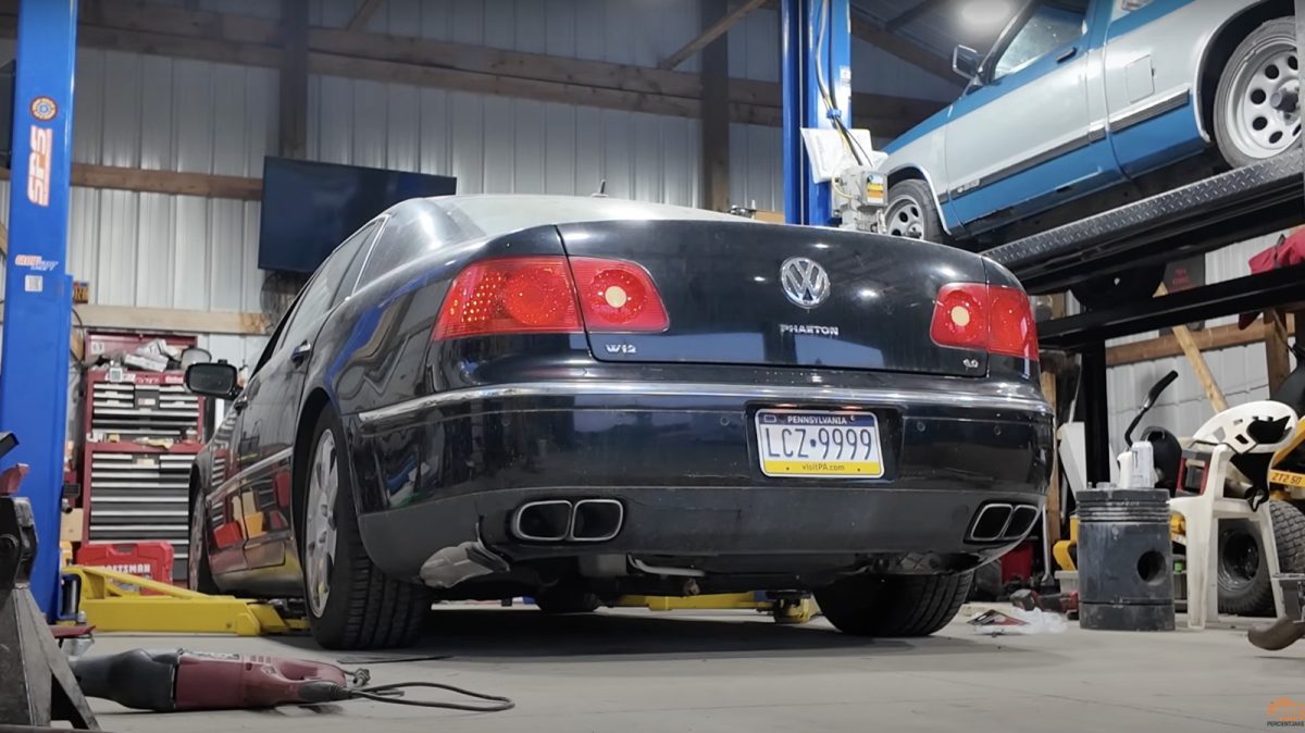 به نظر می رسد این Volkswagen V12 خالی است