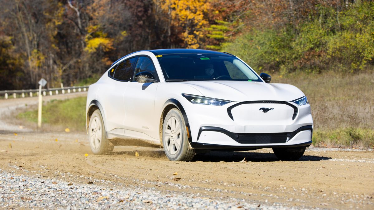 این دعا به راننده Mustang Mach-E کمک نکرد تا از یکی از عجیب ترین تصادفات تا کنون جلوگیری کند