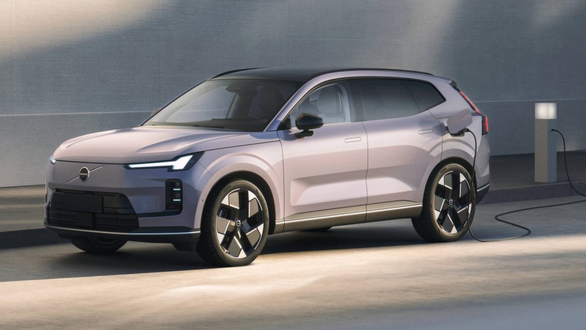 SUV جدید Volvo XC70 در چین یک جزء اضافی از محدوده خوش تیپ است. ما امیدواریم که PHEV از قبل نمایش داده شود. ما در واقع آن را دریافت خواهیم کرد.
