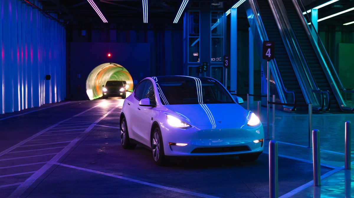 نشویل در فرودگاه Tesla Loop ثبت شده است که فرودگاه را با مرکز شهر متصل می کند و از برنامه های سبک راه آهن غفلت می کند