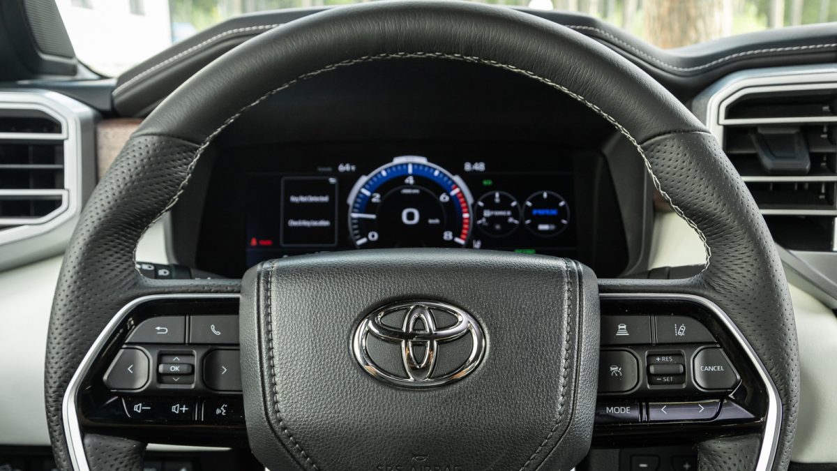 پیشنهادات دیجیتالی که تویوتا نیروهای خالی را اجرا می کنند تا بیش از 591،000 وسیله نقلیه را به خاطر بسپارند