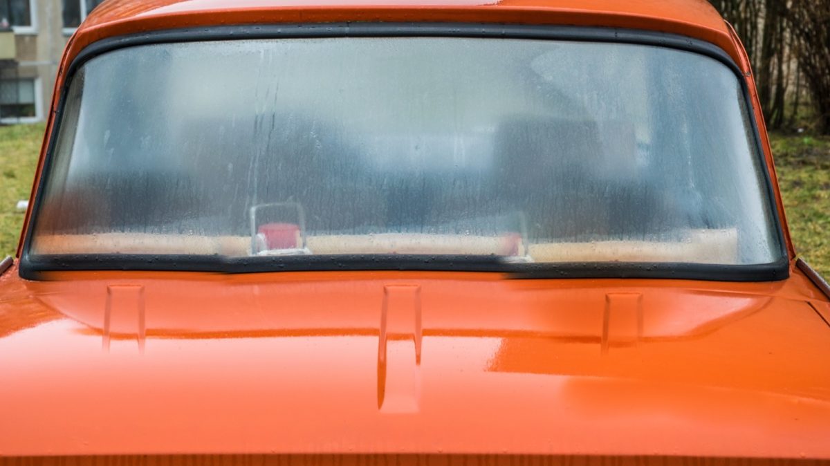 لوازم جانبی ماشین قدیمی که مشکل مه آلود شدن شیشه های عقب را حل کرد